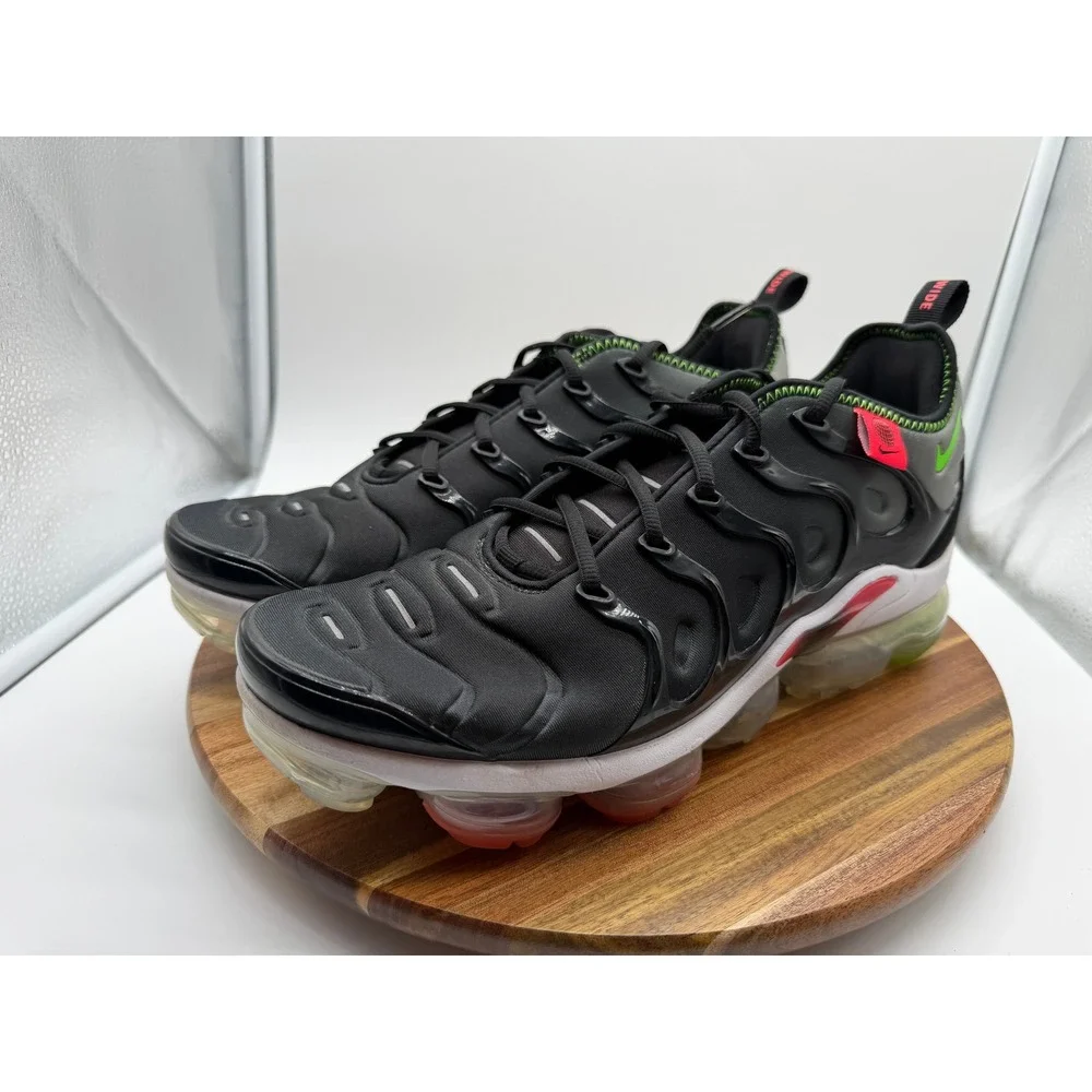 Nike Air VaporMax Plus Worldwide Men's Size 11 Black Green Flash Crimson  0413